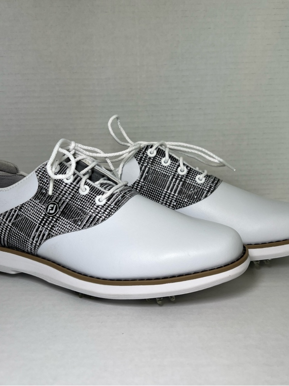 Footjoy Traditions Women White Size 7. Excellent Condition. Golf Shoes